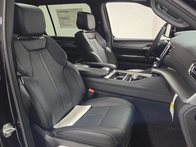 New 2026 High Gloss Black Exterior Paint Jeep Limited Altitude image 18