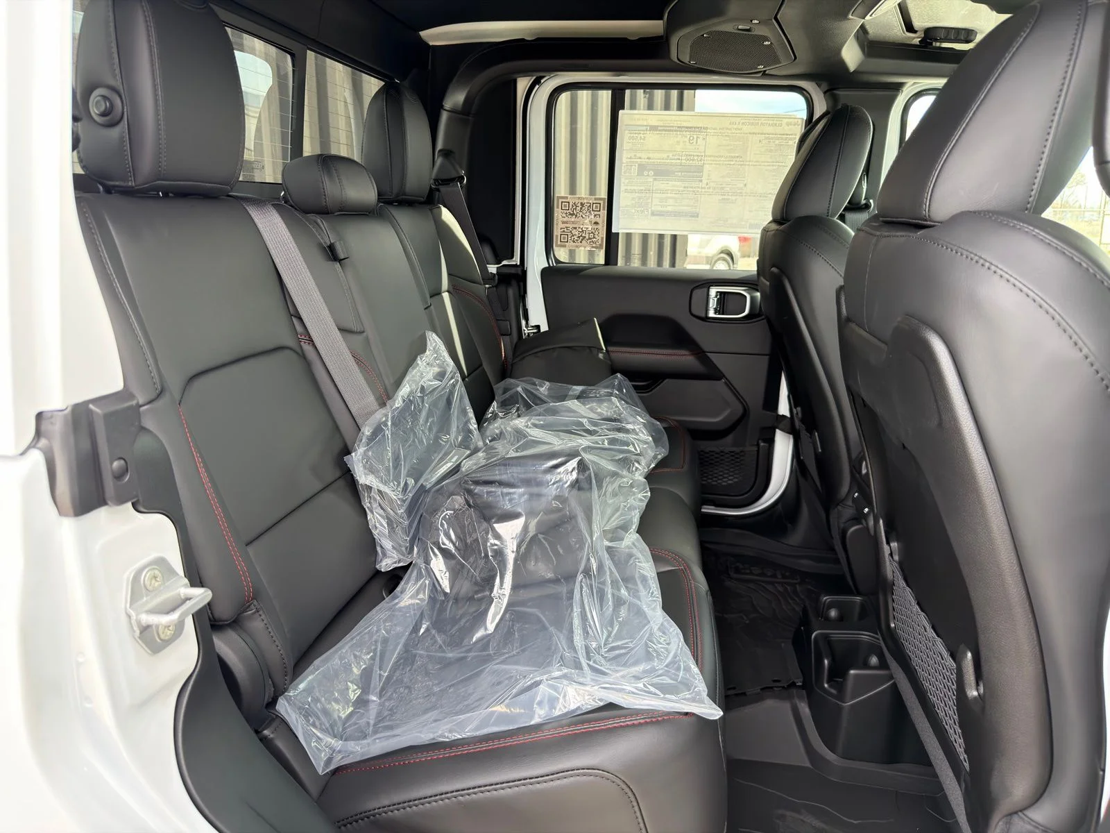 New 2026 Bright White Clear-Coat Exterior Paint Jeep Rubicon X image 35