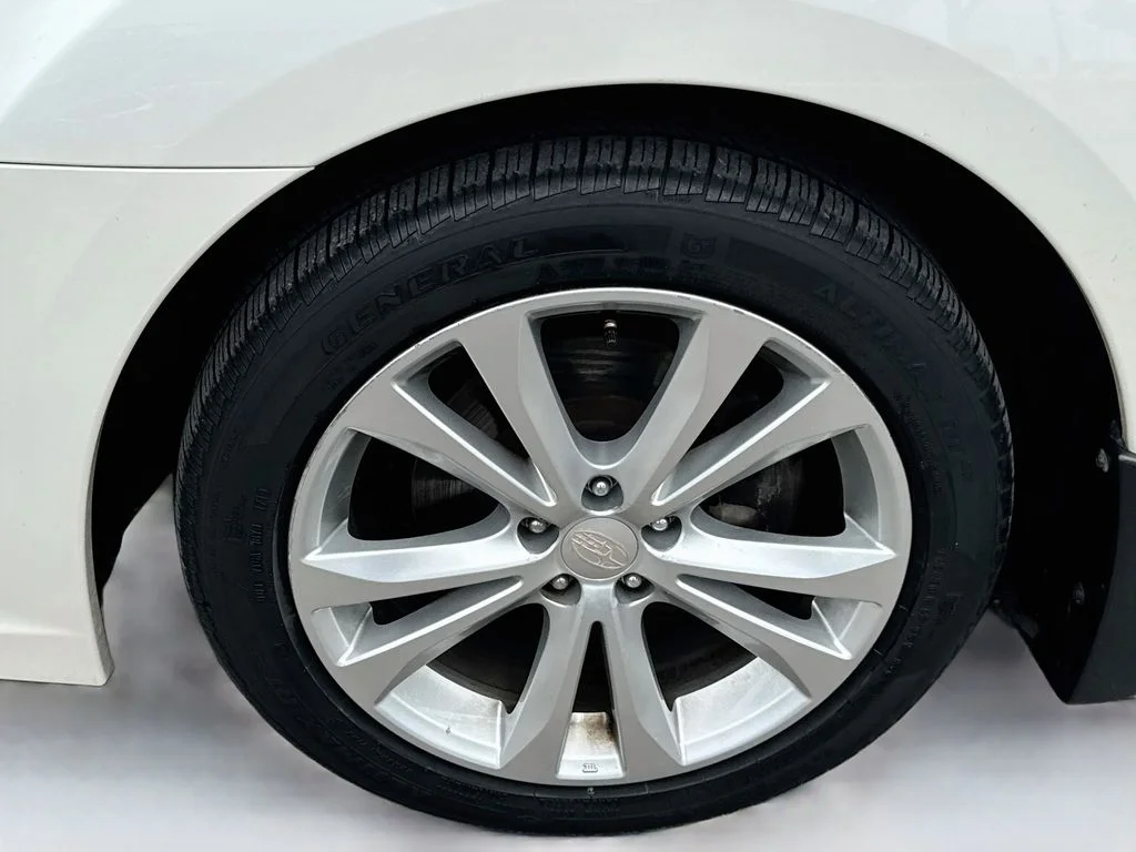 Used 2013 White Subaru 2.5i image 37