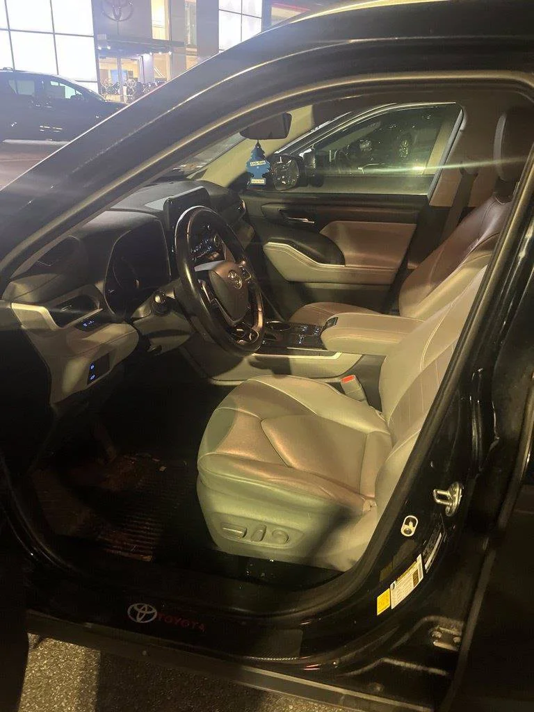 Used 2020 Midnight Black Metallic Toyota XLE image 5