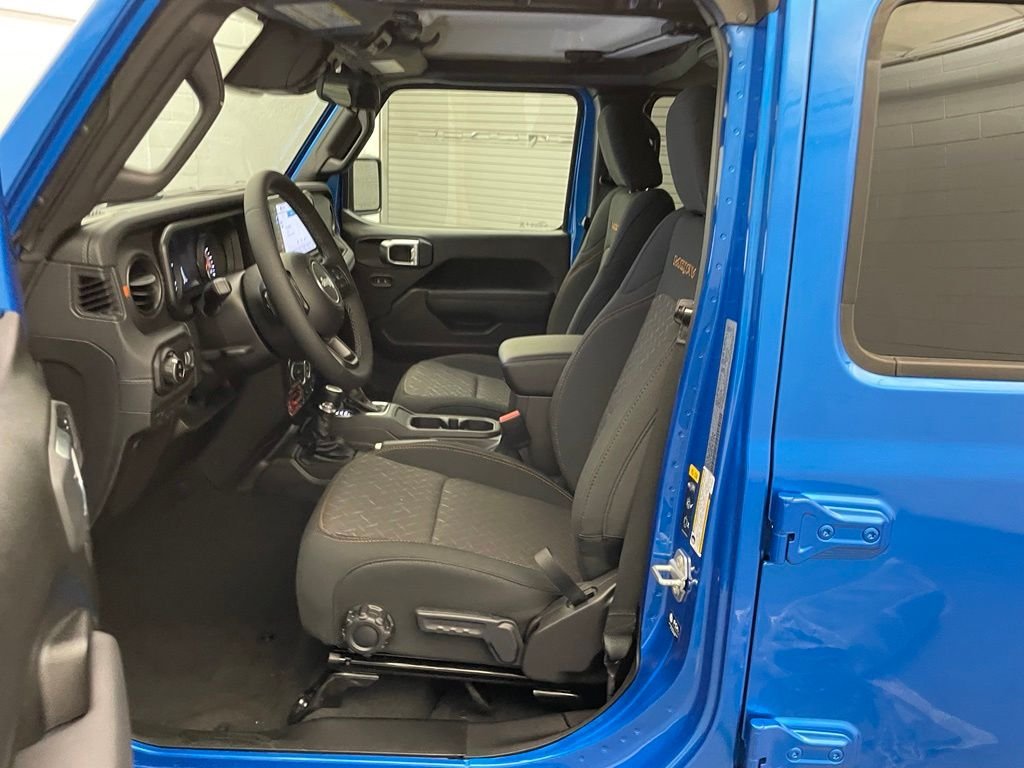 New 2026 Hydro Blue Pearl-Coat Exterior Paint Jeep Mojave image 15