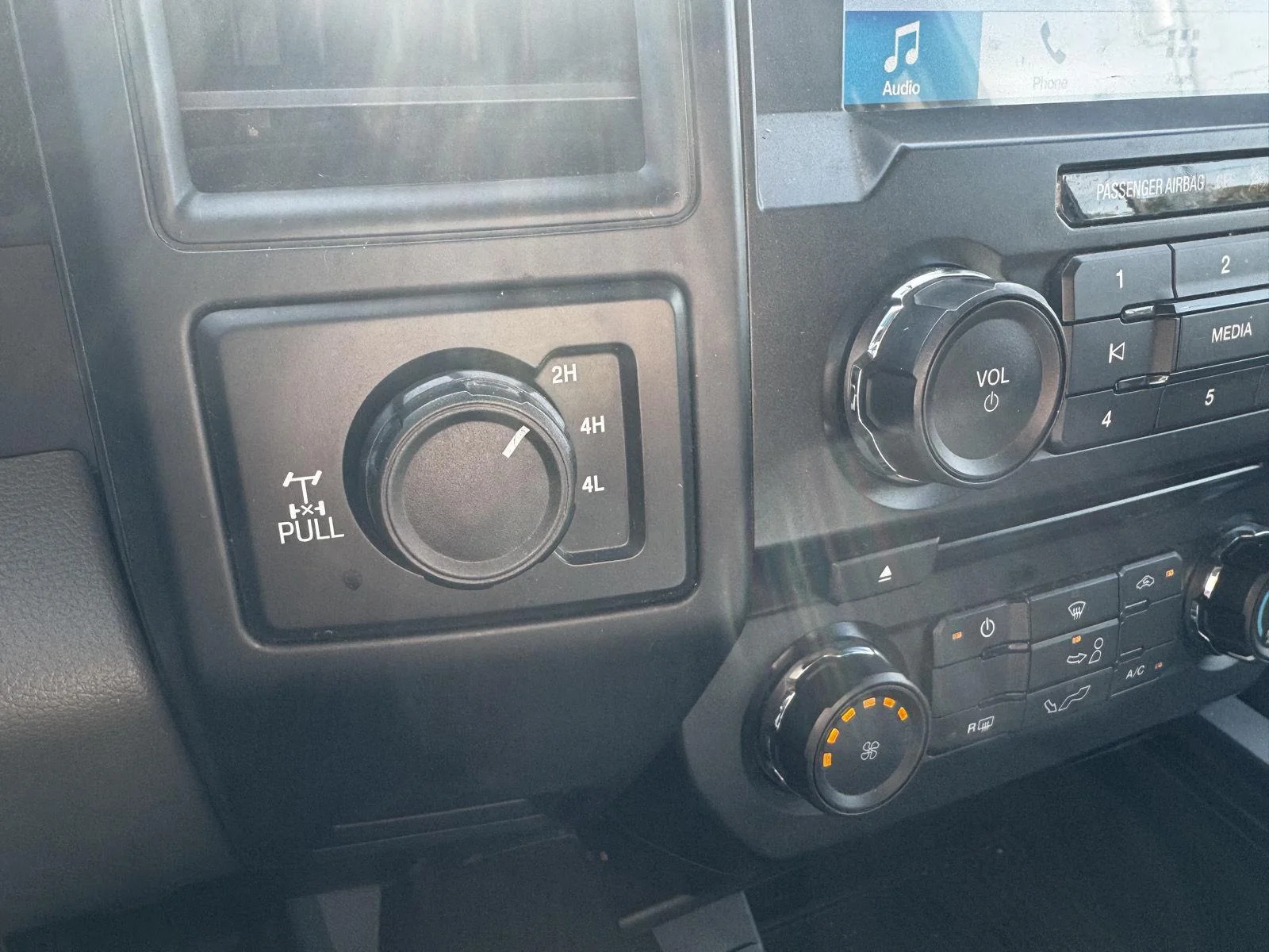 Used 2018 Oxford White Ford XL image 18