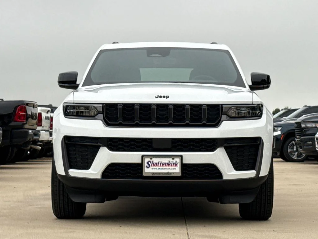 New 2026 Bright White Clear-Coat Exterior Paint Jeep Altitude image 2