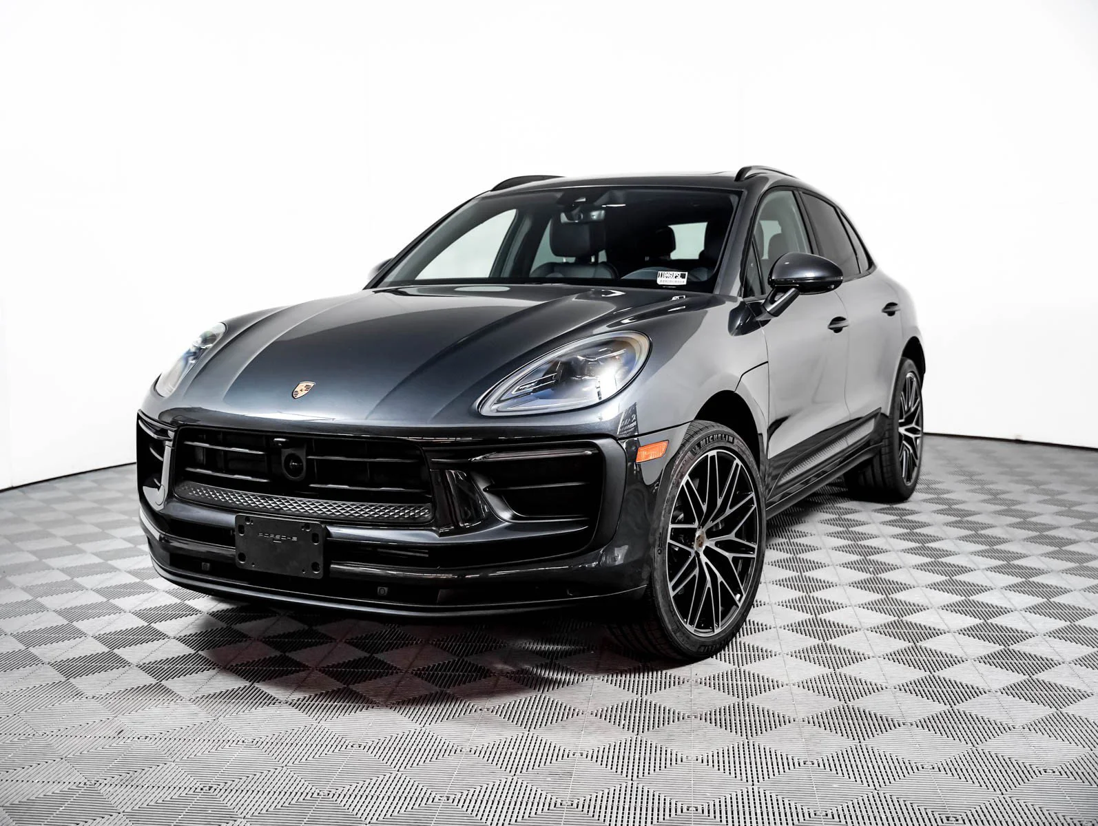 2025 Porsche Macan's photo