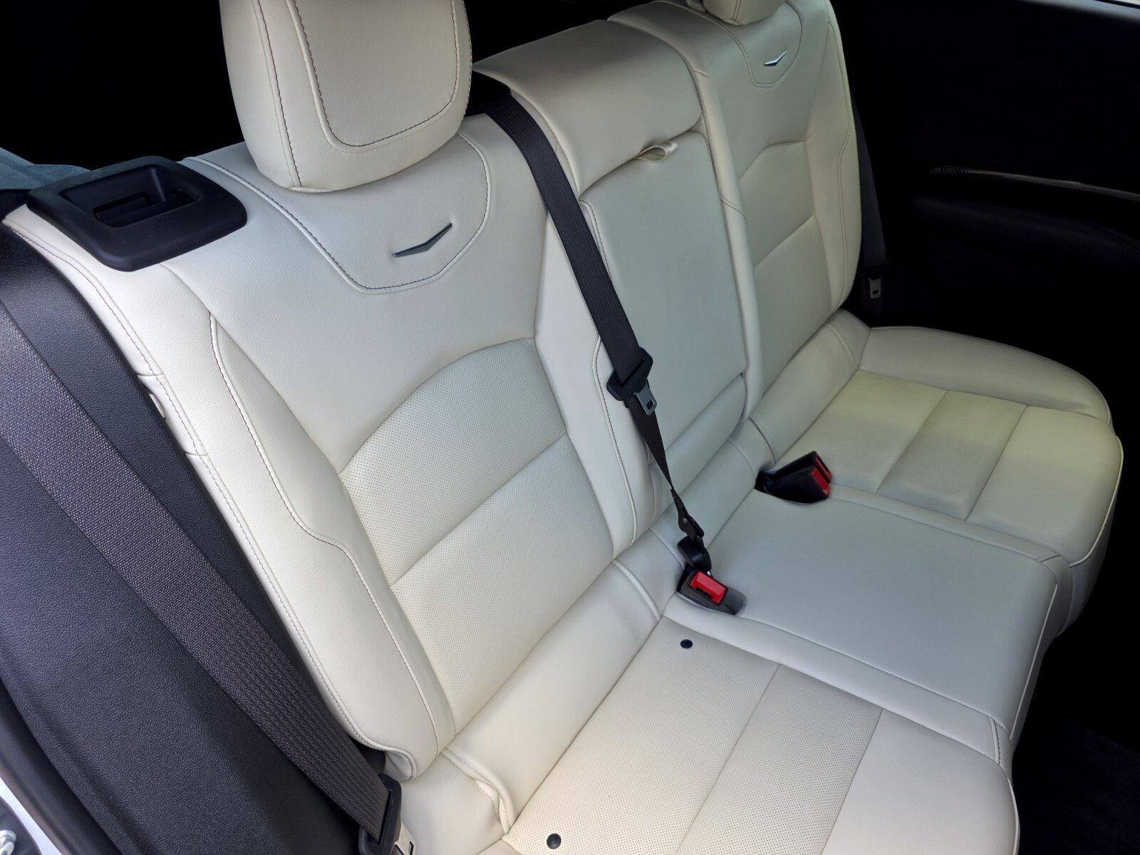 Used 2022 Crystal White Tricoat Cadillac FWD Sport image 26