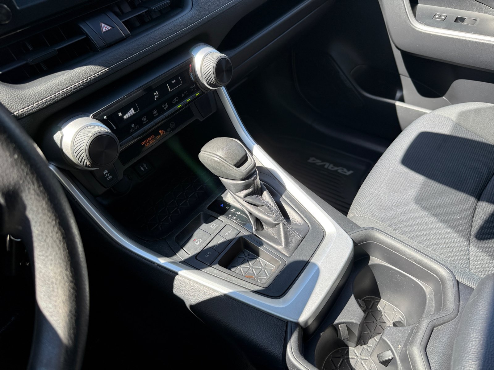 Used 2019 Midnight Black Metallic Toyota LE image 13
