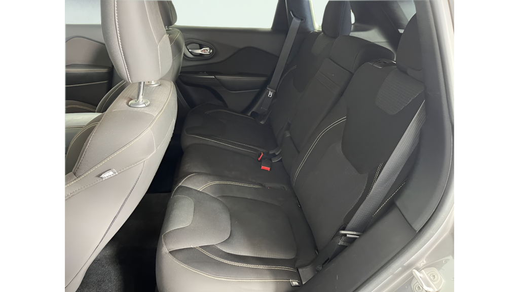 Used 2016 Billet Silver Metallic Jeep Latitude image 12
