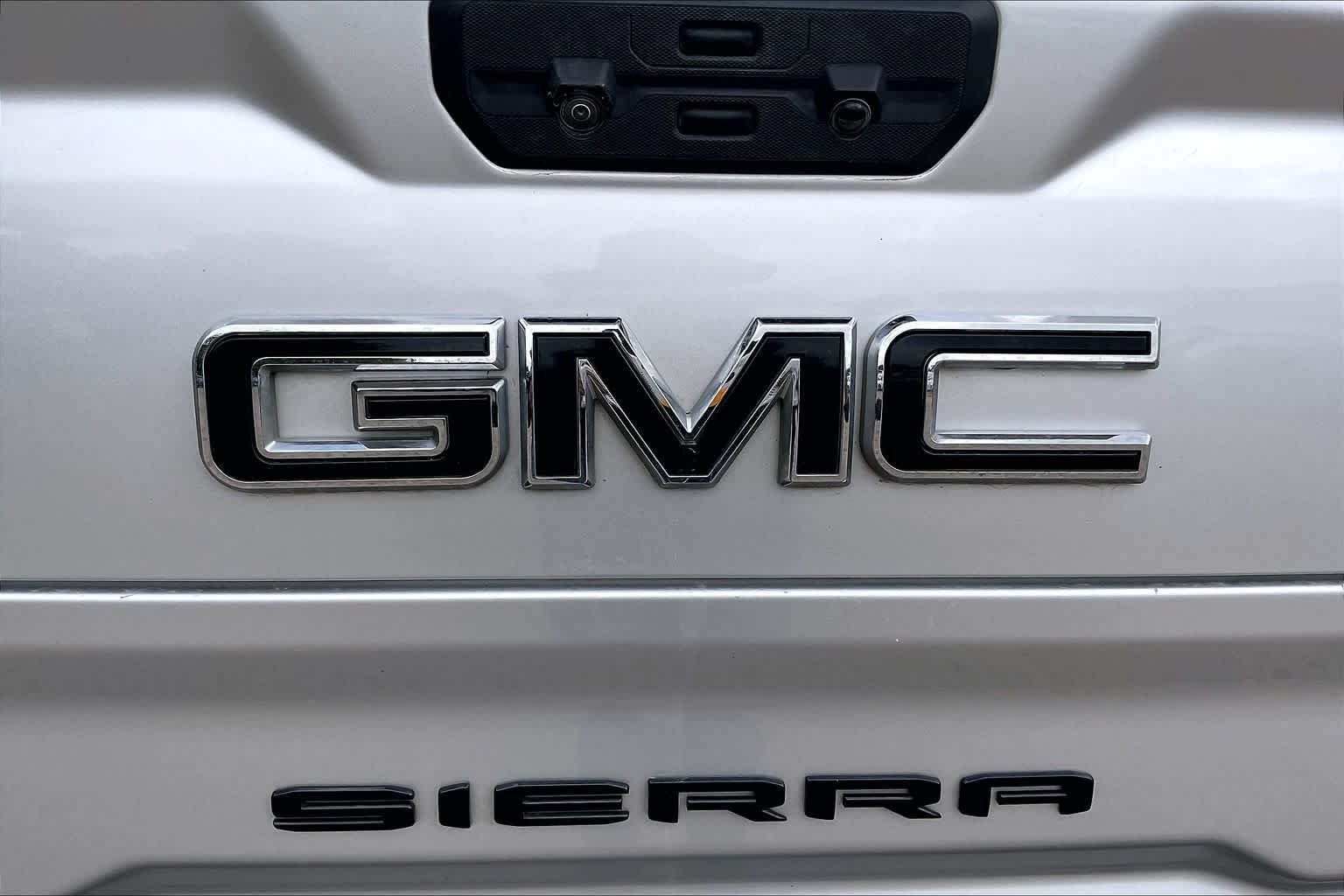 Used 2022 Quicksilver Metallic GMC AT4 image 30