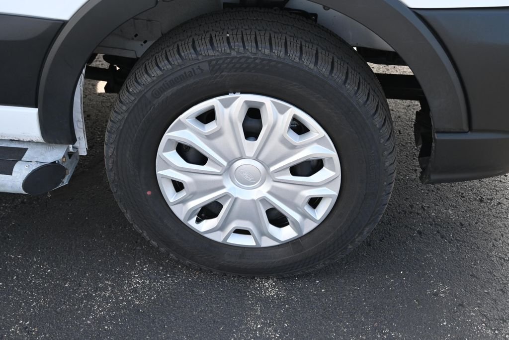 Used 2025 Oxford White Ford Base image 16