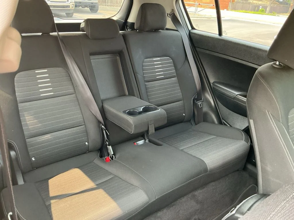 Used 2018 White Kia LX image 27