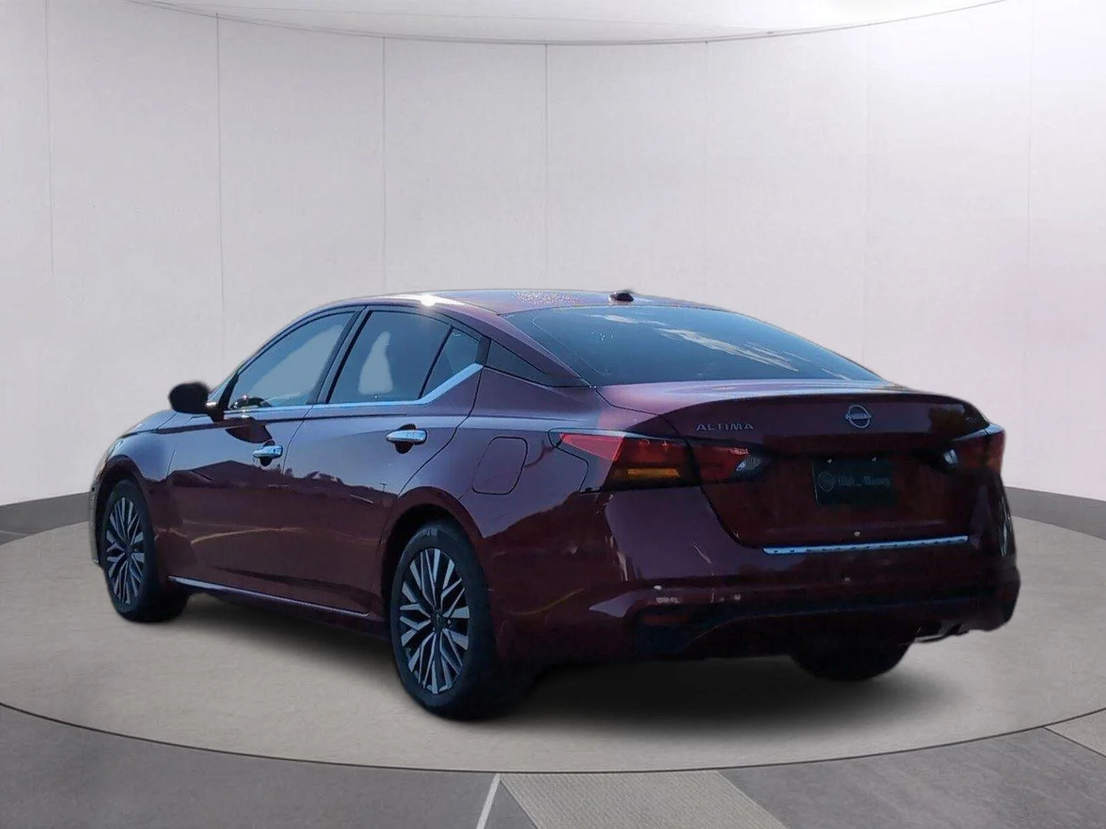 Used 2023 Scarlet Ember Tintcoat Nissan 2.5 SV image 3