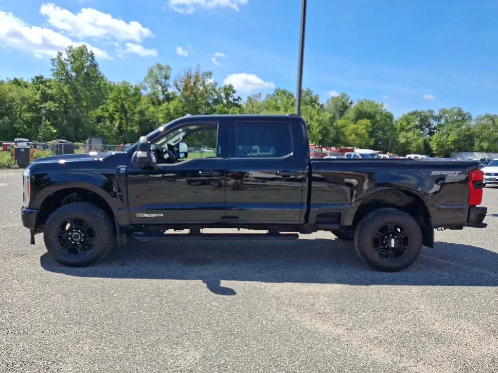 Used 2023  Ford XL image 7
