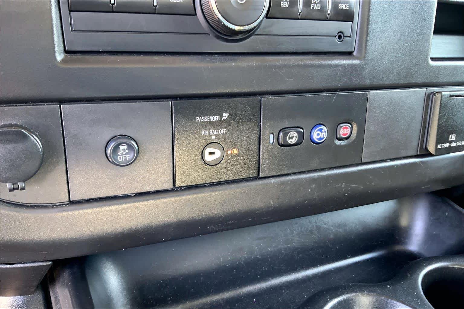 Used 2019 Summit White Chevrolet  image 27