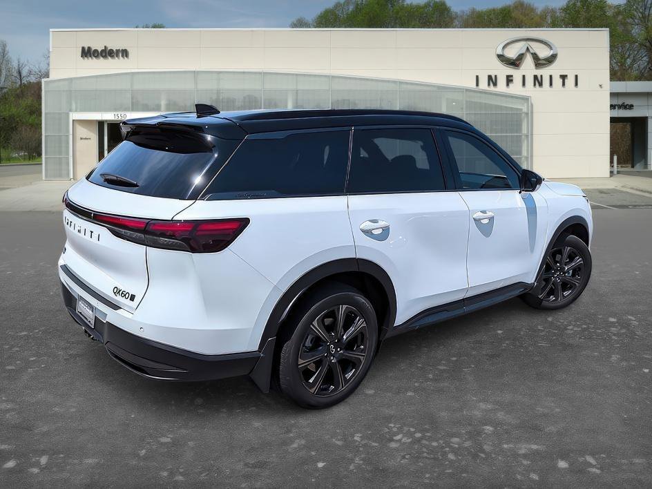 Used 2026 Radiant White/Black Obsidian INFINITI AUTOGRAPH image 4