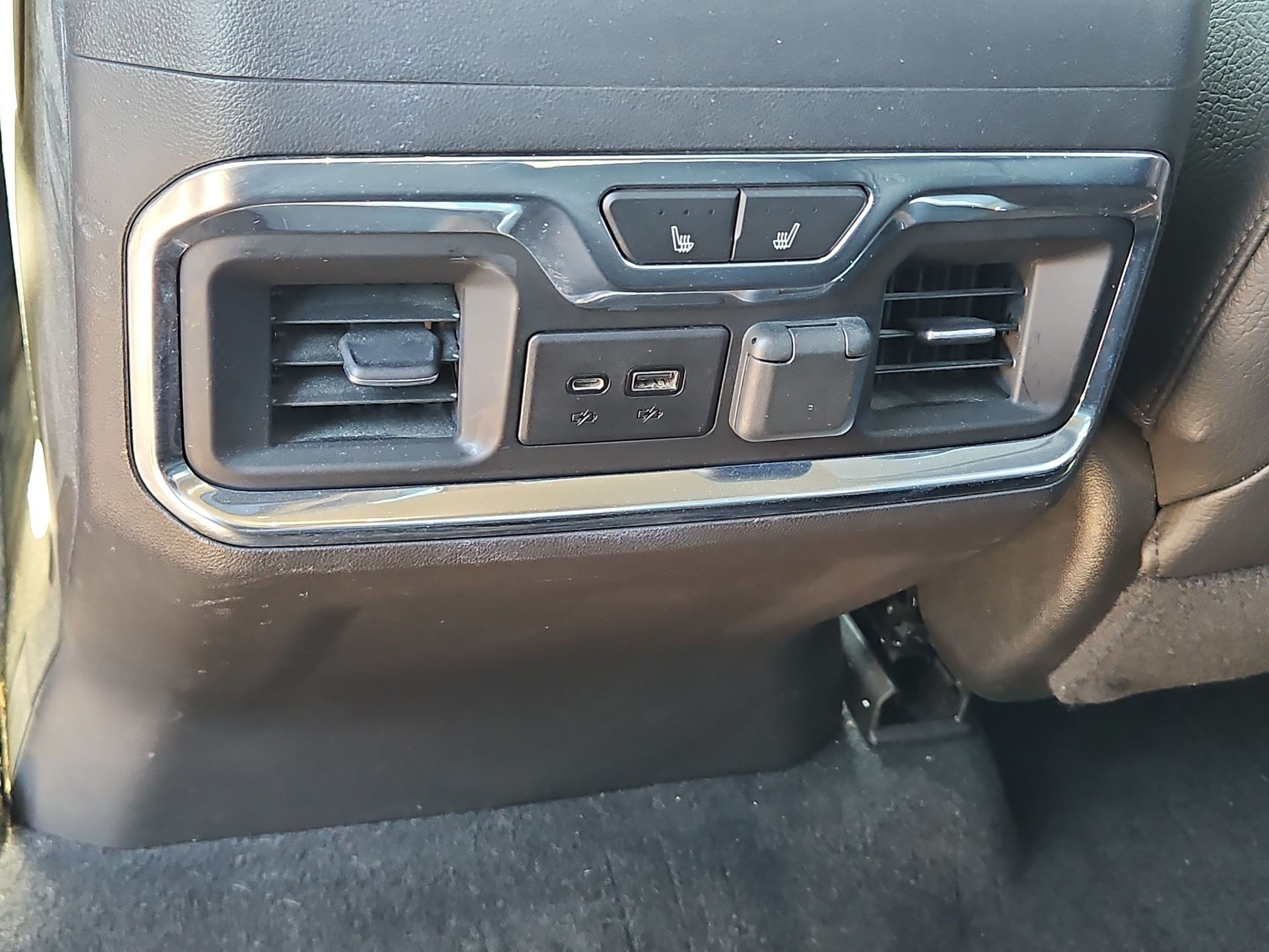 Used 2020 White Frost Tricoat GMC Denali image 30