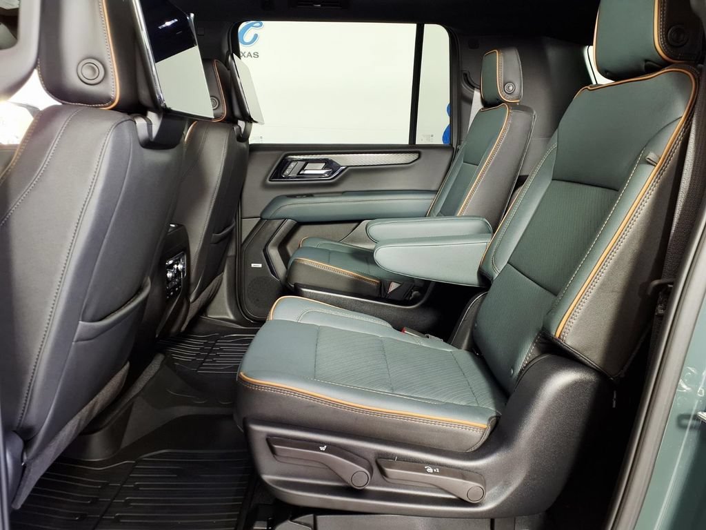 Used 2026 Midnight Pine GMC AT4 image 6