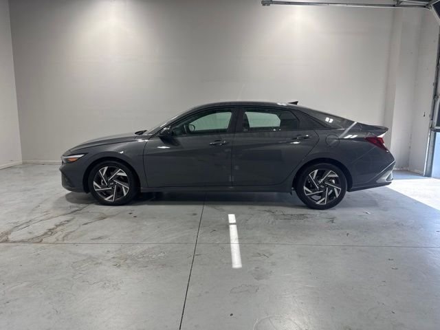 Used 2025 Gray Hyundai SEL Sport image 10