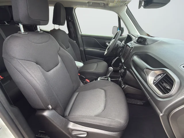 Used 2023 White Jeep Latitude image 9