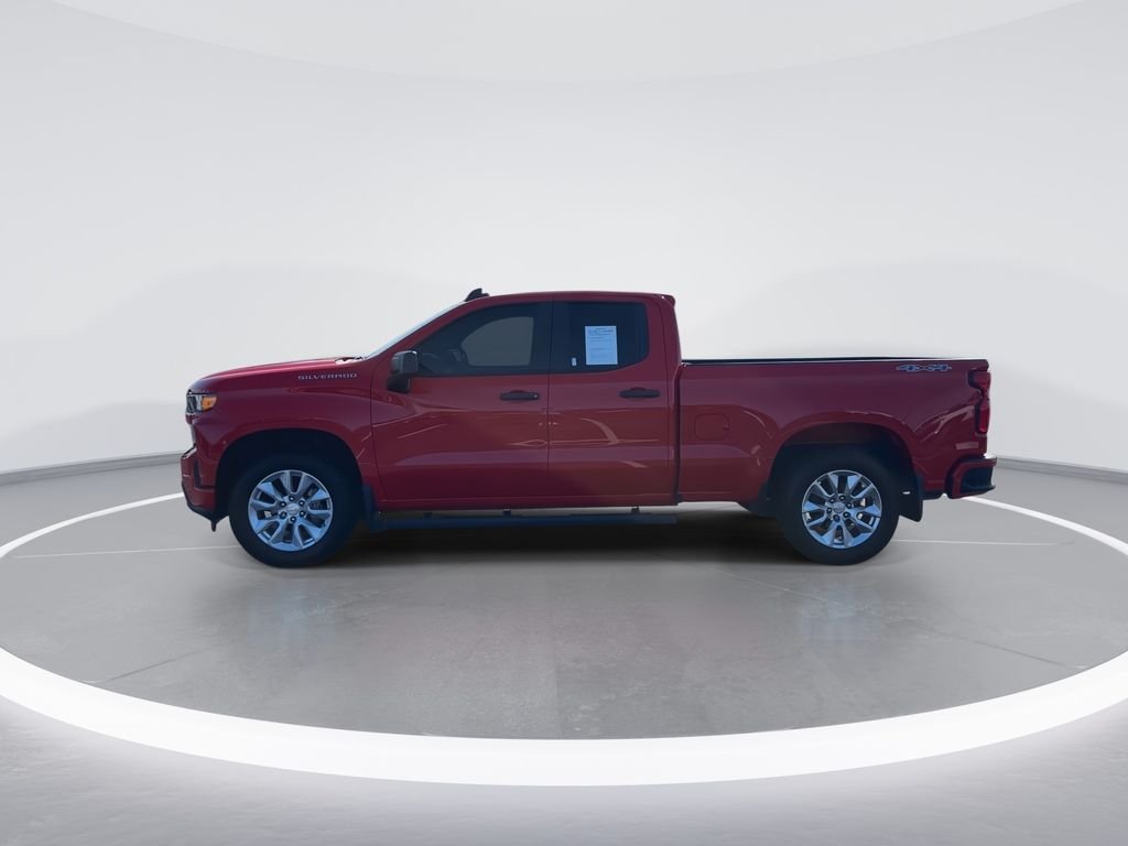 Used 2021 Red Chevrolet Custom image 5