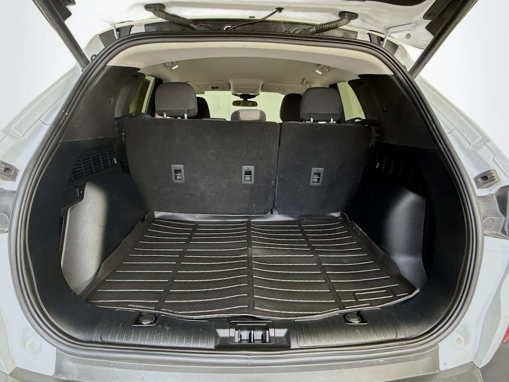Used 2022 Oxford White Ford SE image 25