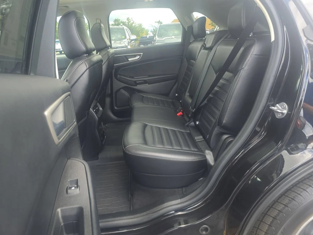 Used 2023 Black Metallic Ford SEL image 21