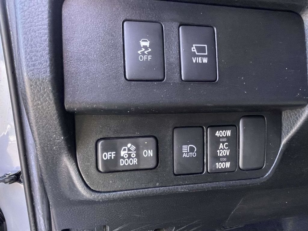 Used 2021  Toyota Limited image 21
