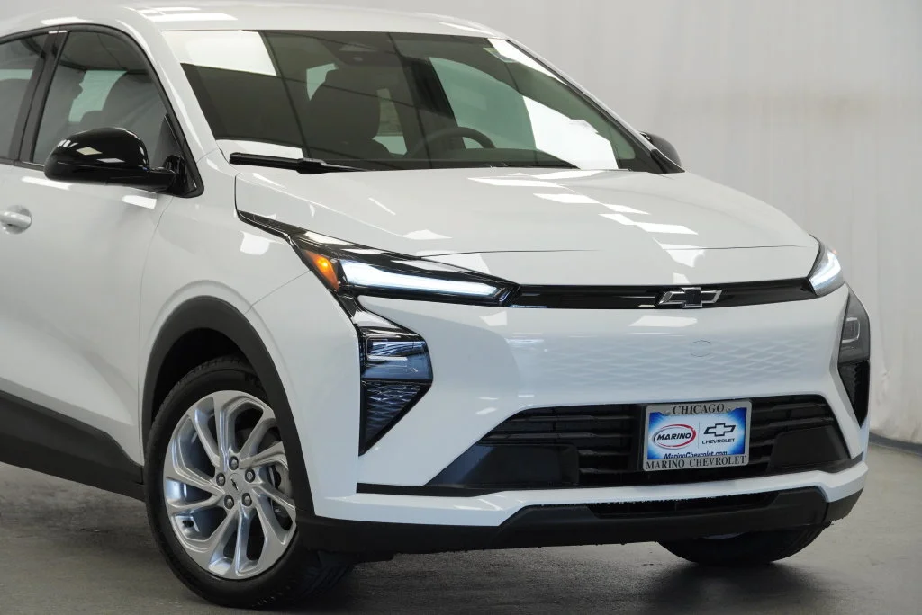 New 2027 Summit White Chevrolet LT image 9