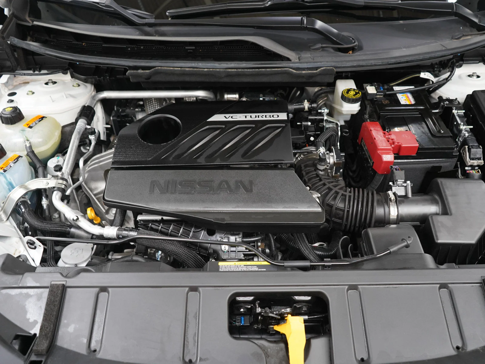 Used 2023 Pearl White Tricoat/Super Black Nissan SL image 31