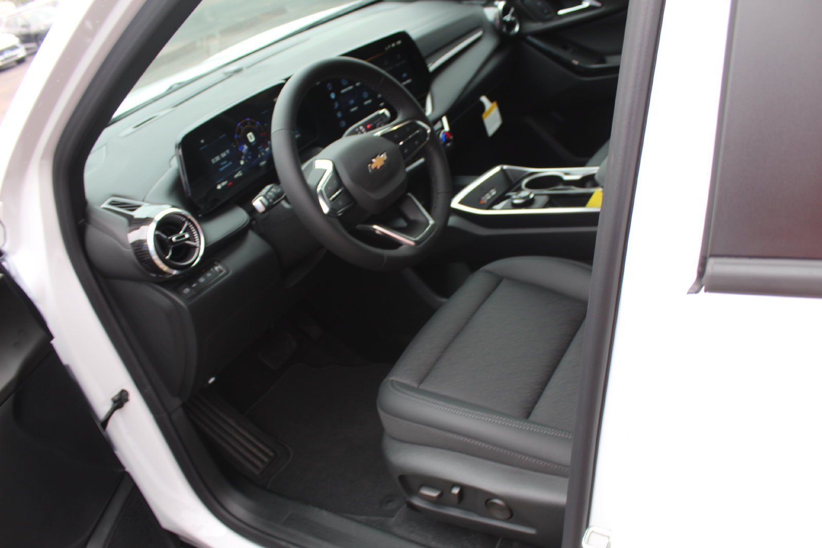 New 2027 Summit White Chevrolet LT image 11