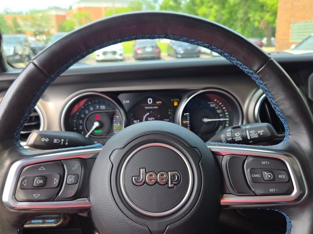 Used 2022 White Jeep Unlimited Rubicon 4xe image 39