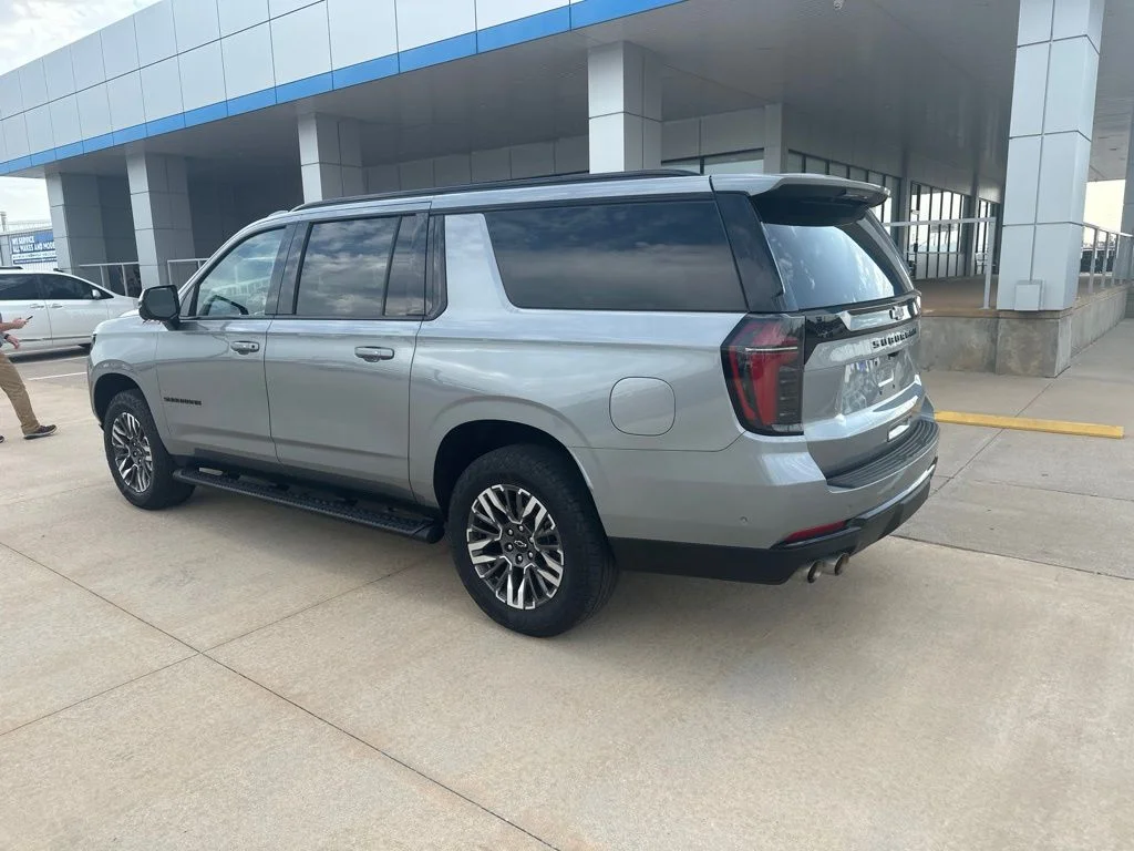 Used 2025 Gray Chevrolet Z71 image 35