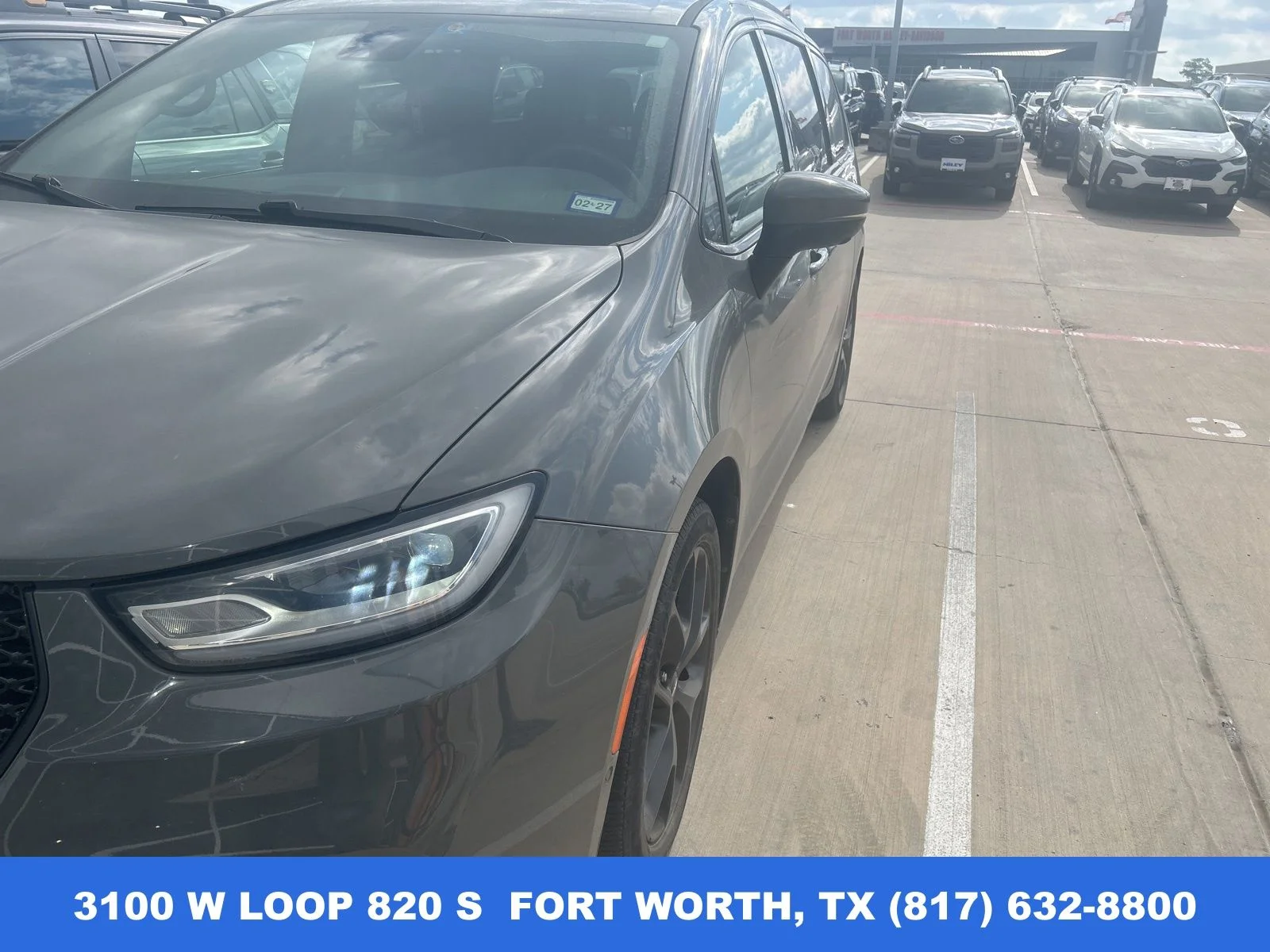 2023 Chrysler Pacifica Touring L's photo