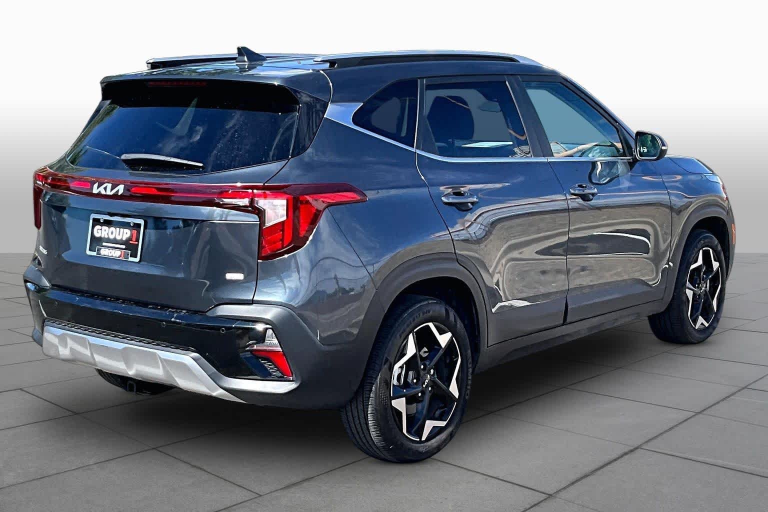 Used 2025 Gravity Gray Kia EX image 12
