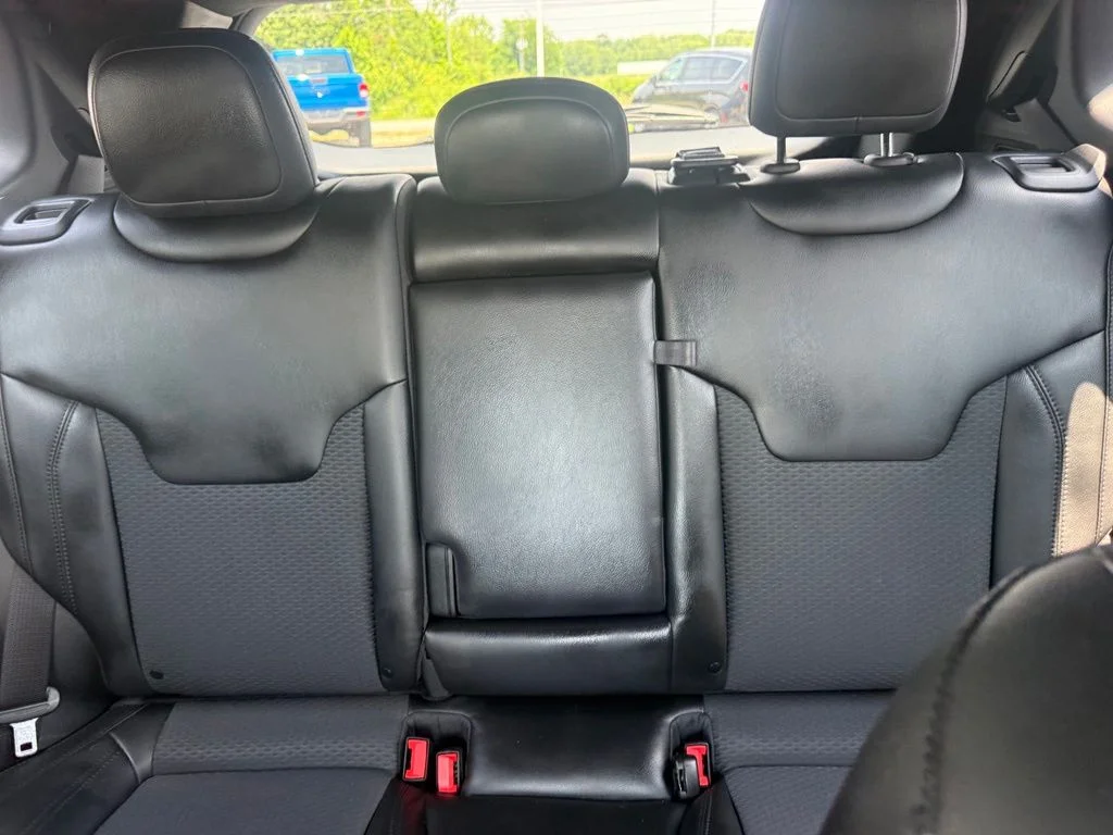 Used 2022 White Jeep Latitude image 29