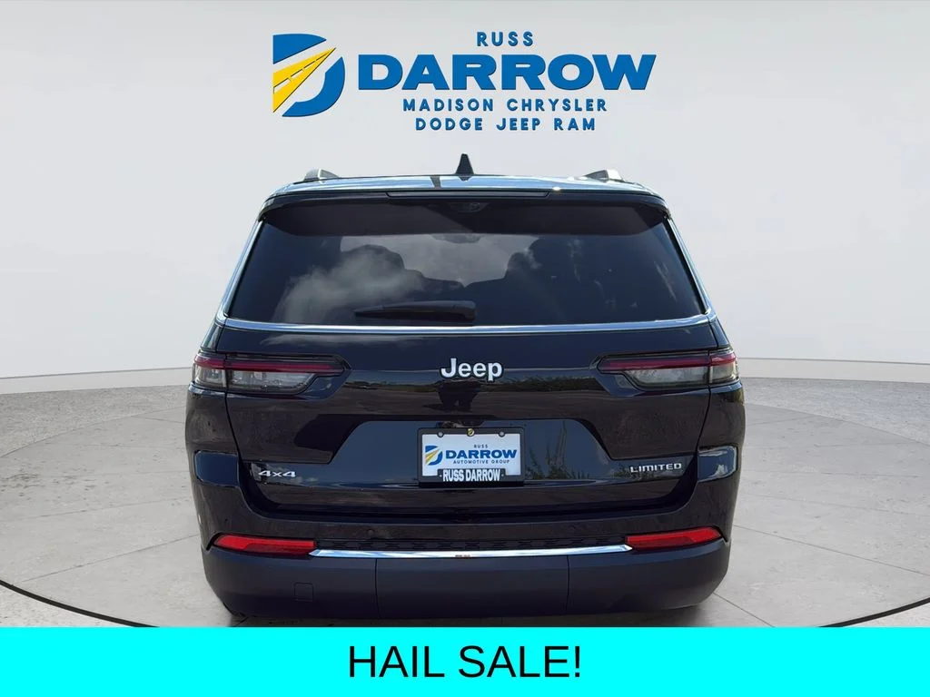 New 2025 Diamond Black Crystal Pearl-Coat Exterior Paint Jeep Limited image 4