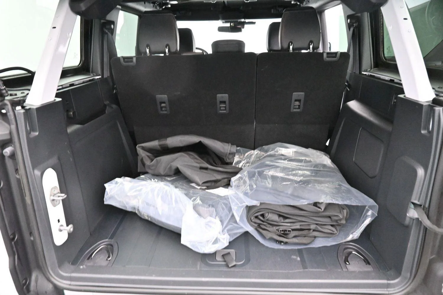 Used 2025 Oxford White Ford Badlands image 9