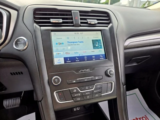 Used 2020 Black Ford SE image 25