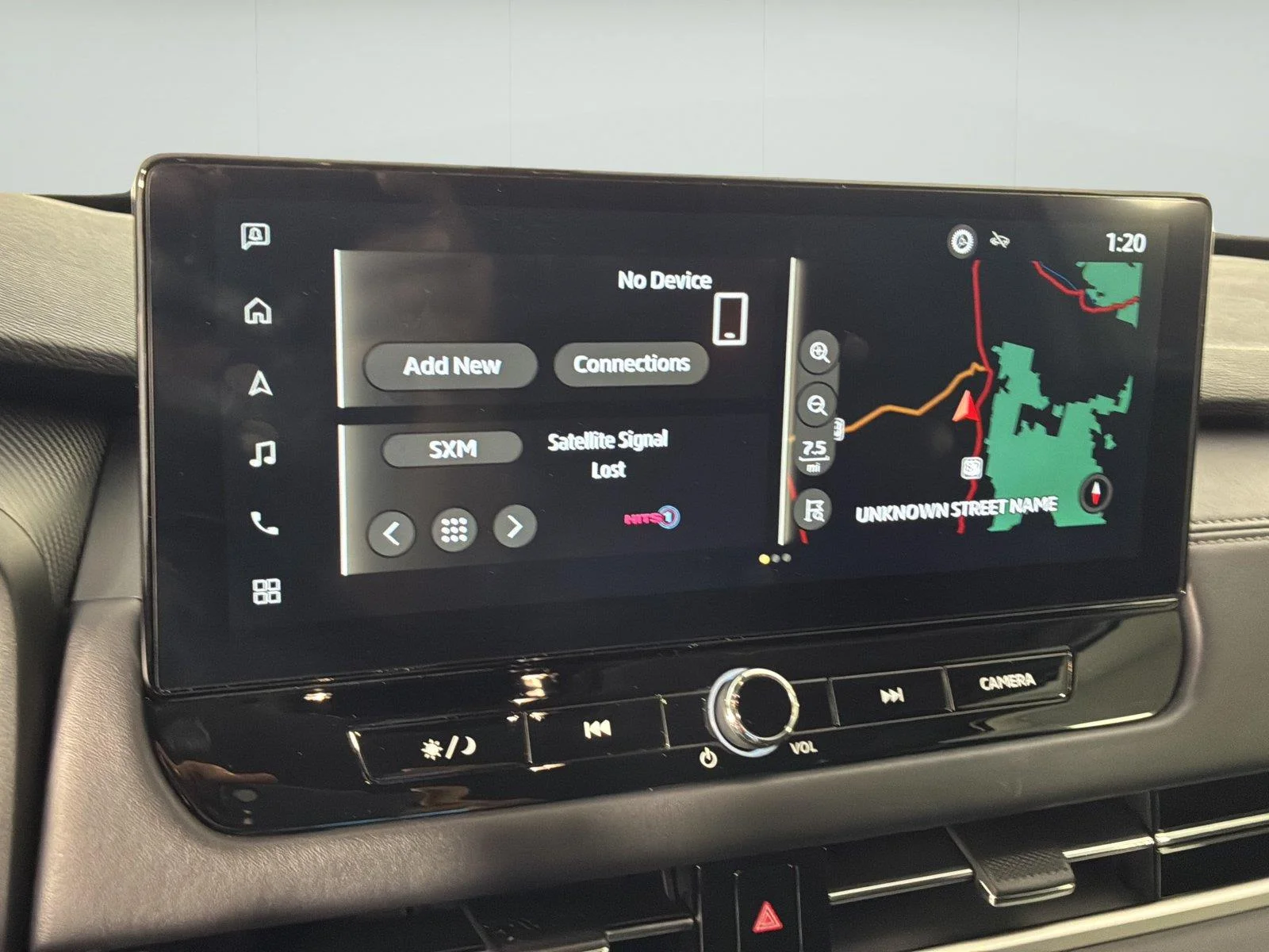 Used 2025 Black Diamond Mitsubishi SE image 22