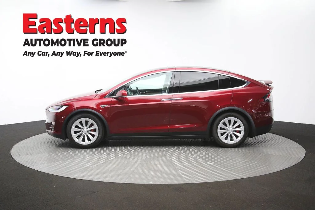 Used 2016 Red Tesla P90D image 57