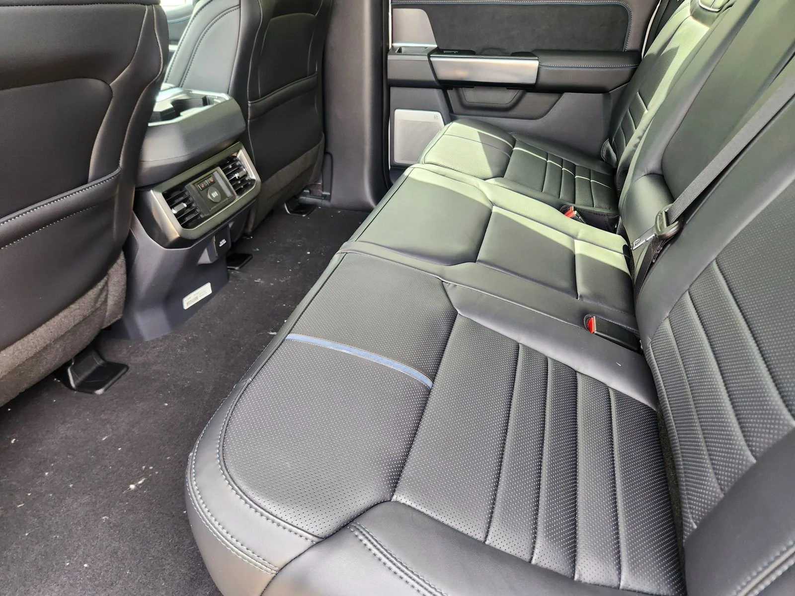 New 2026 Star White Metallic Tri-Coat Ford F-250® Platinum® image 21