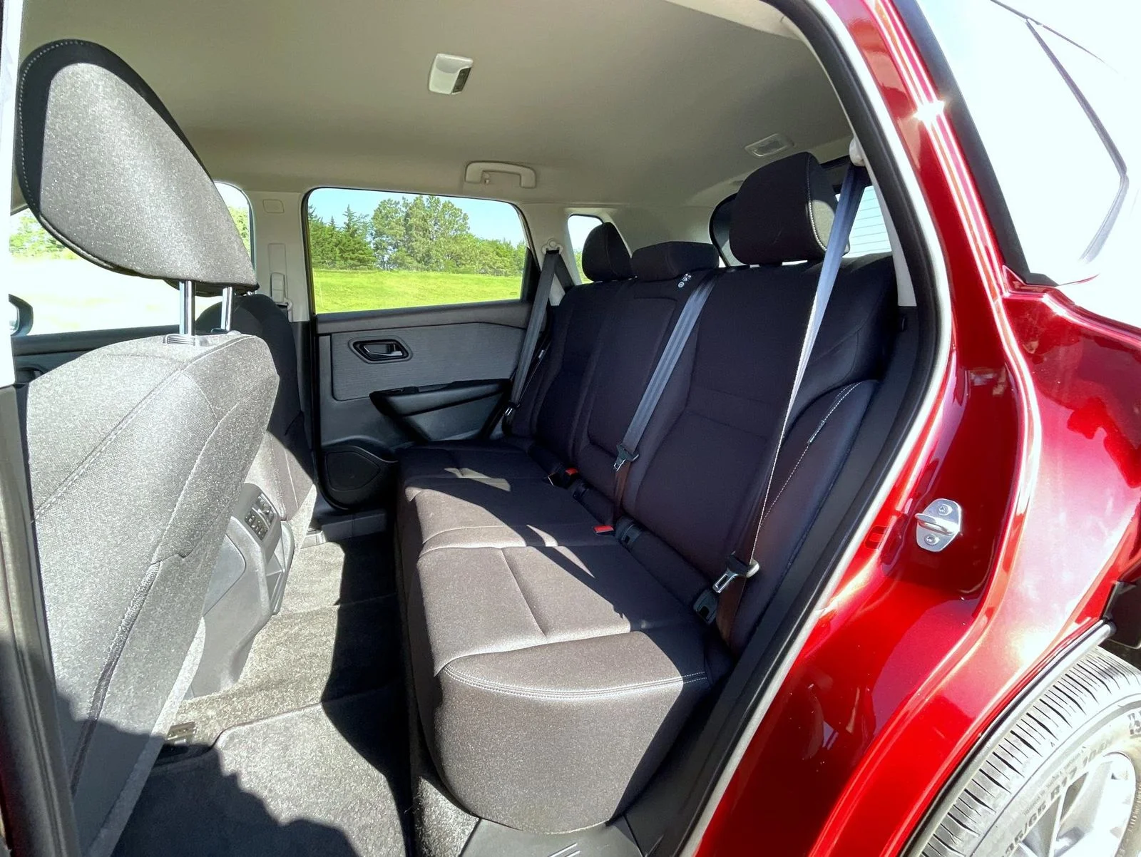 Used 2023 Red Nissan S image 18