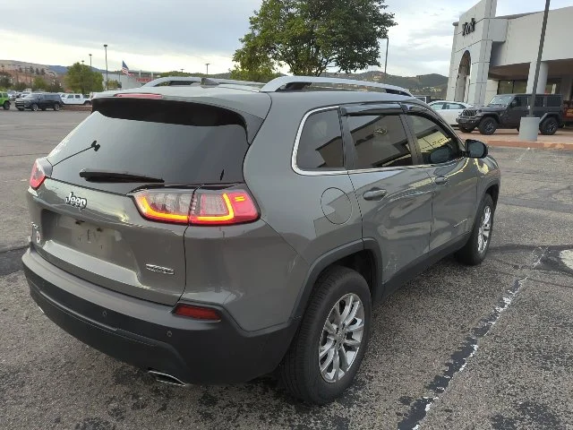 Used 2021 Gray Jeep Latitude Lux image 3