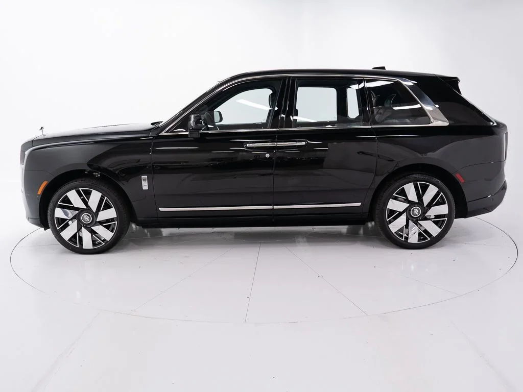 New 2027 Black Diamond Rolls-Royce  image 2