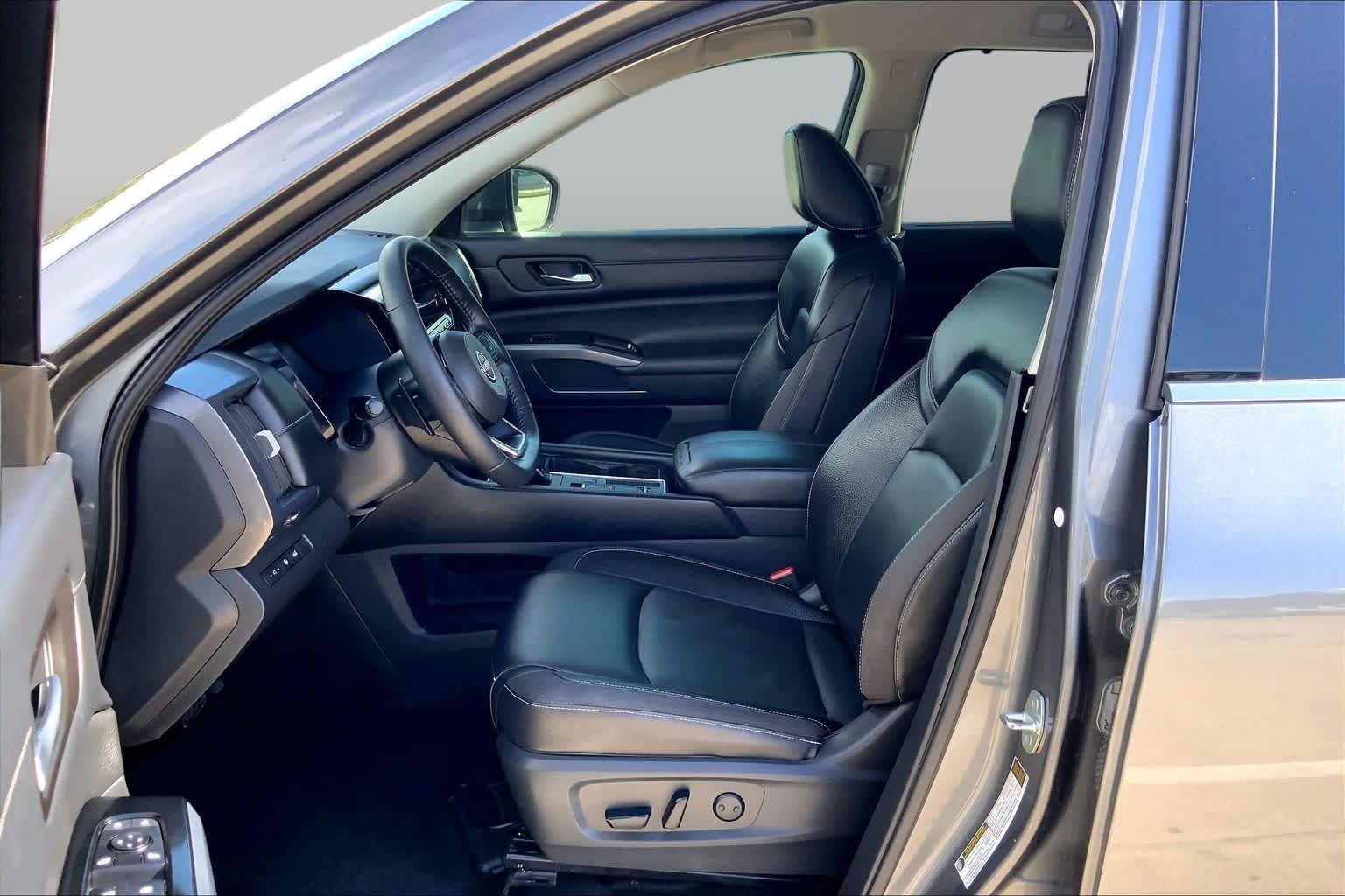 Used 2022 Gun Metallic Nissan SL image 8