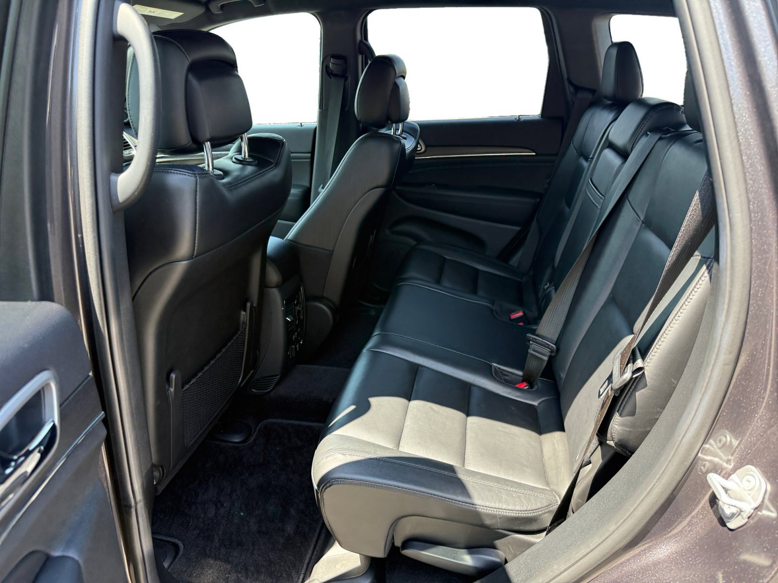 Used 2018 Crystal Metallic Jeep Limited image 16