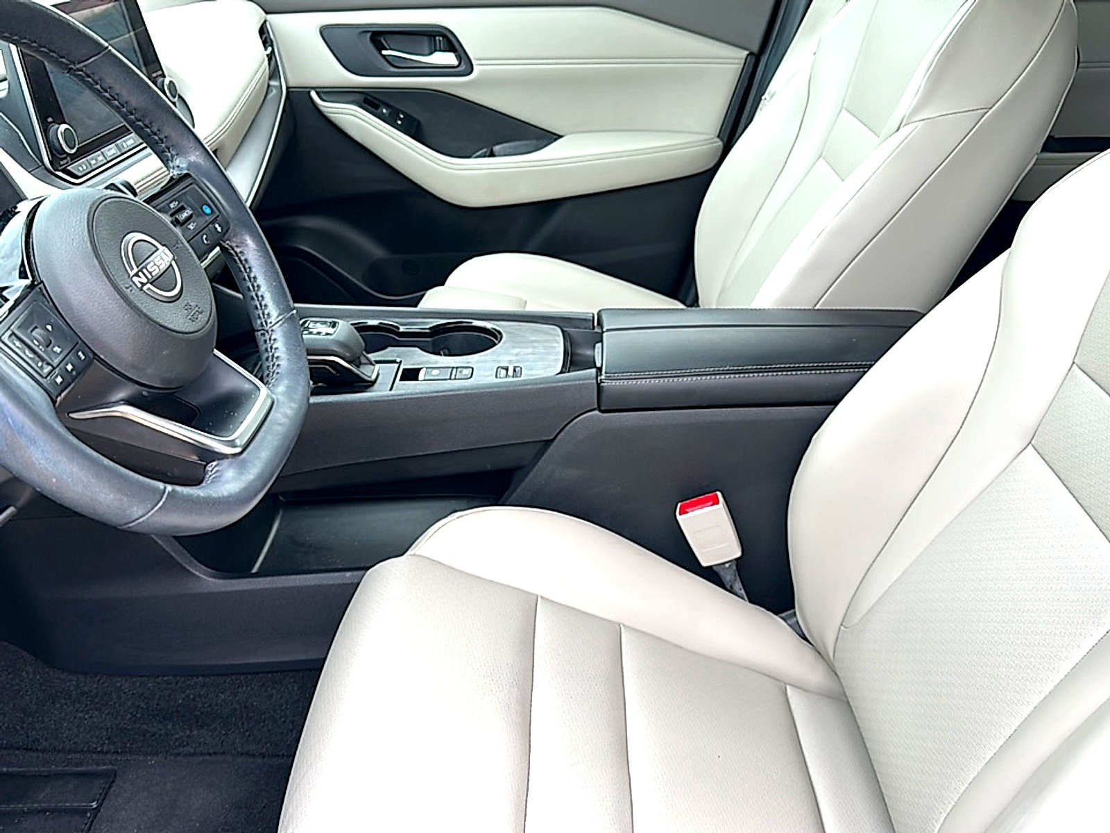 Used 2023 Pearl White Tricoat Nissan SV FWD image 6