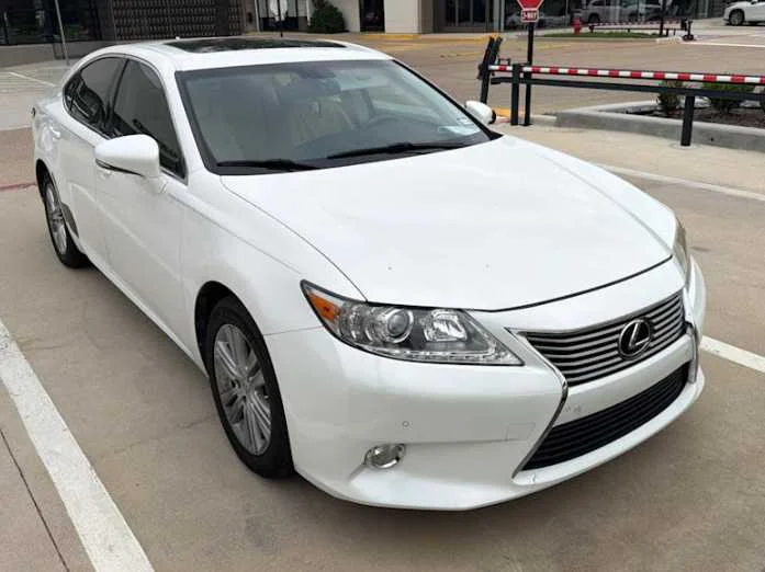 Used 2014 Starfire Pearl Lexus  image 2