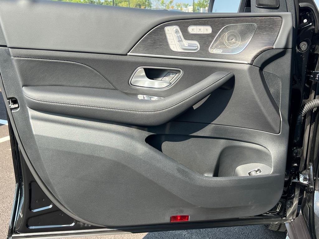 New 2026 Black Mercedes-Benz GLS 450 image 10