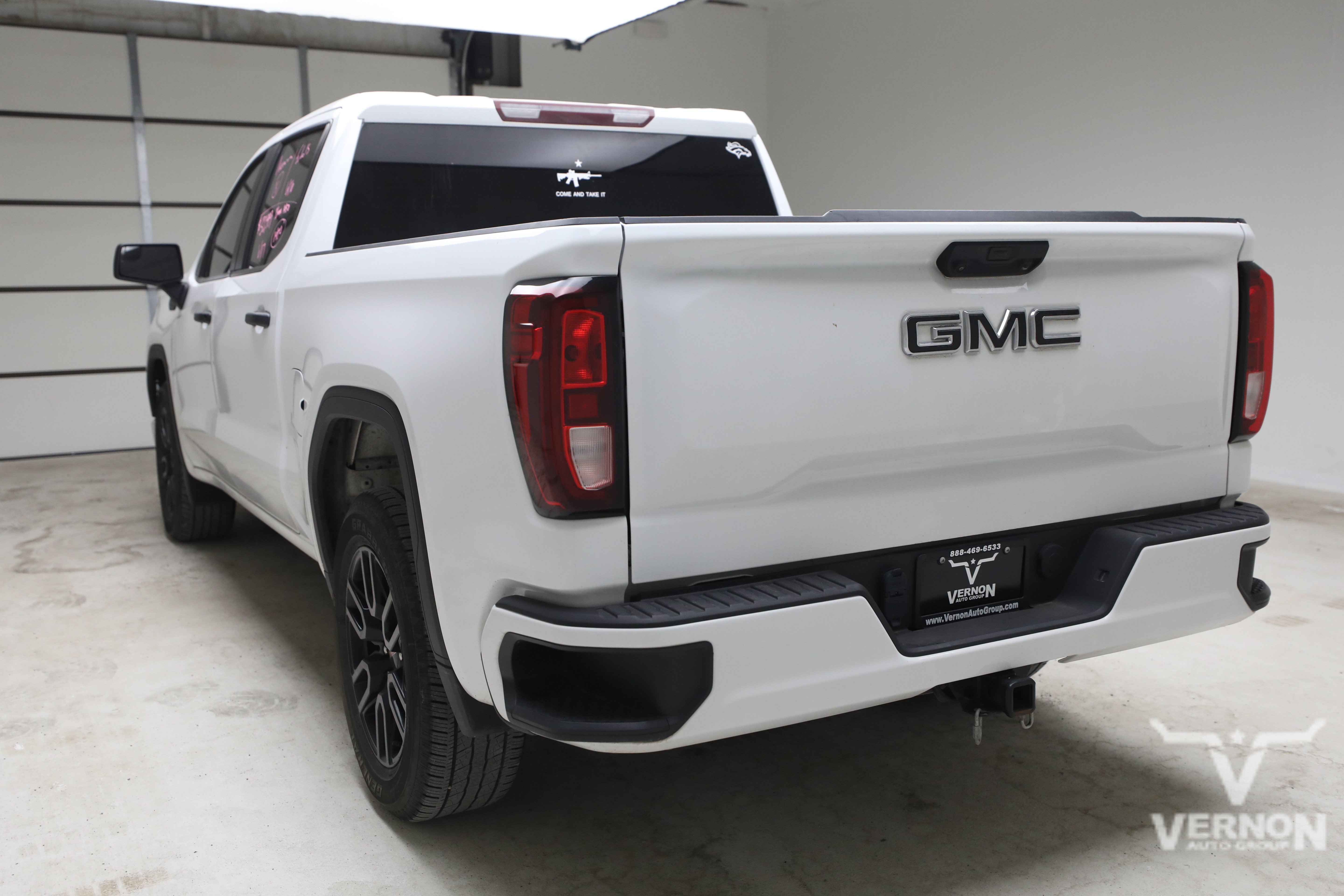 Used 2024 Summit White GMC Y image 2