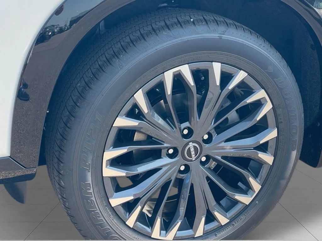 New 2026 Everest White Pearl TriCoat / Super Black Two-tone Nissan Platinum image 9